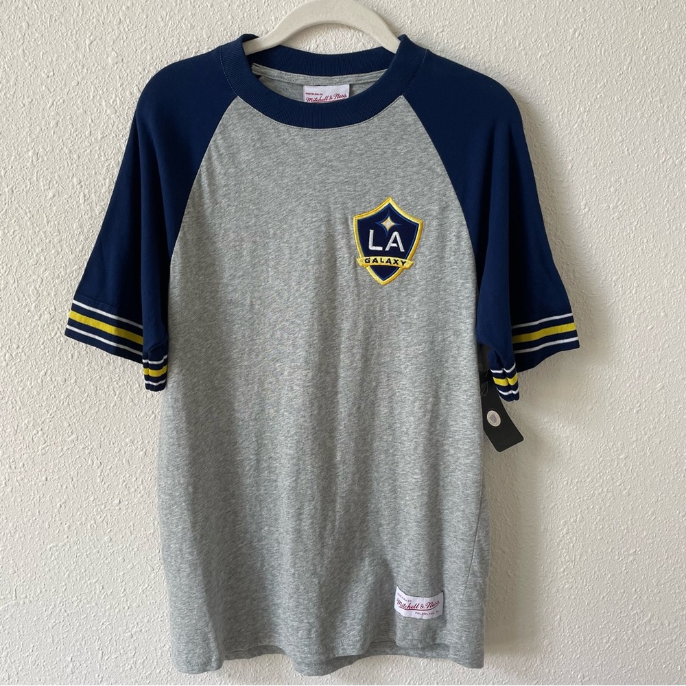 Mitchell & Ness LA Galaxy MLS T Shirt Size Small Sporty Outdoors Soccer